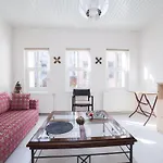 Newly-renovated 1 Lejlighed *