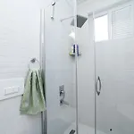 Newly-renovated 1 *